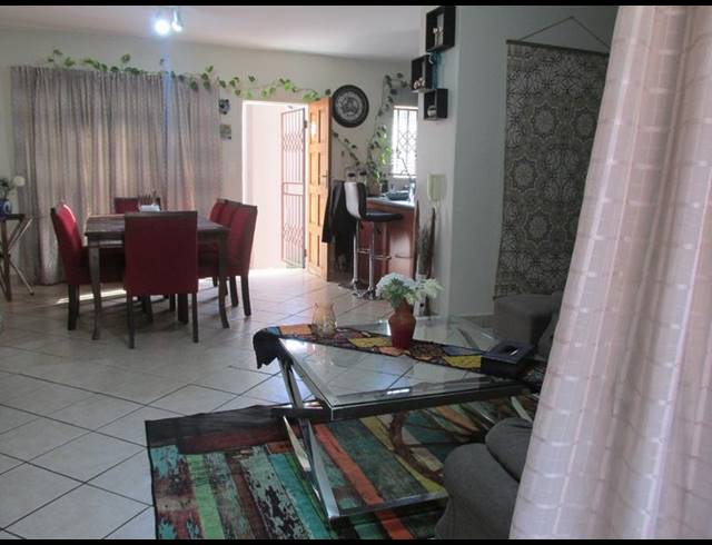 3 BEDROOM TOWNHOUSE FOR SALE IN VORNA VALLEY